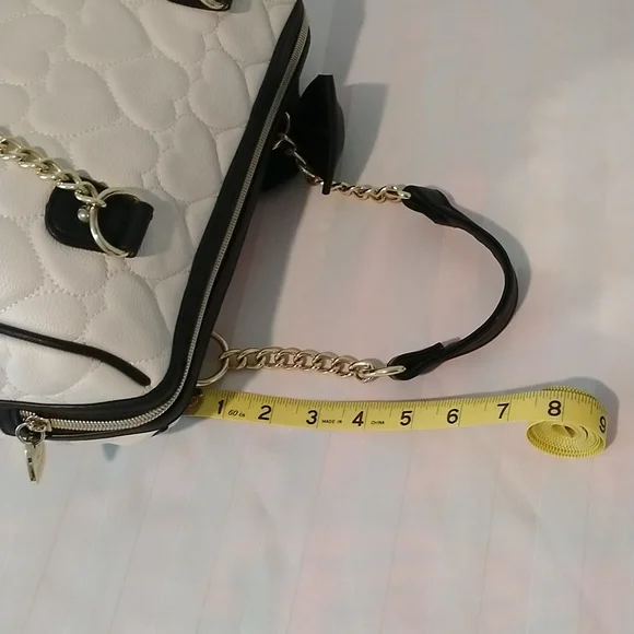 XOX BETSY JOHNSON PURSE Cream, Black, and Gold Heart Bag. - Picture 10 of 14